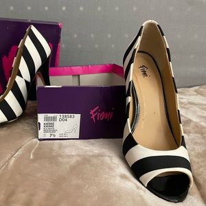 Fioni black & white stripe heels